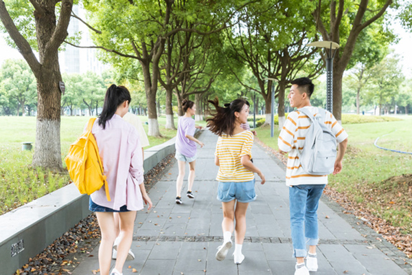 读中国劳动关系学院在职研究生有什么好处和优势，找工作的时候公司承认吗？.jpg